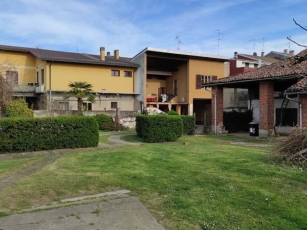 casa indipendente in vendita a Novara in zona Lumellogno