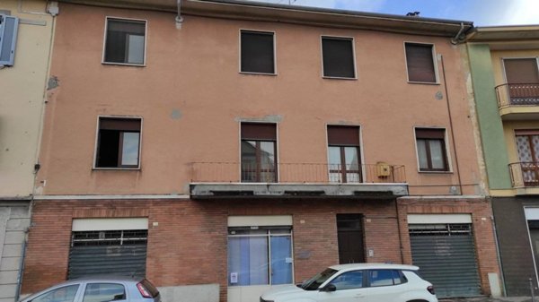 casa indipendente in vendita a Novara in zona Pernate