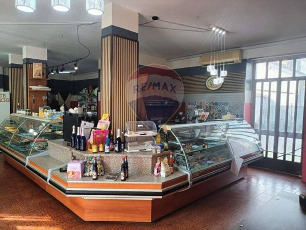 negozio in vendita a Novara in zona Torrion Quartara