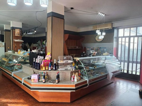 negozio in vendita a Novara in zona Torrion Quartara