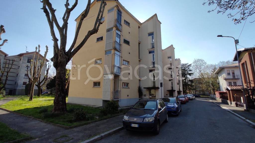 appartamento in vendita a Novara in zona zona Cittadella - Villaggio Dalmazia