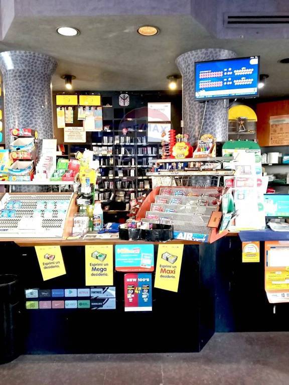 negozio in vendita a Novara in zona Centro Città