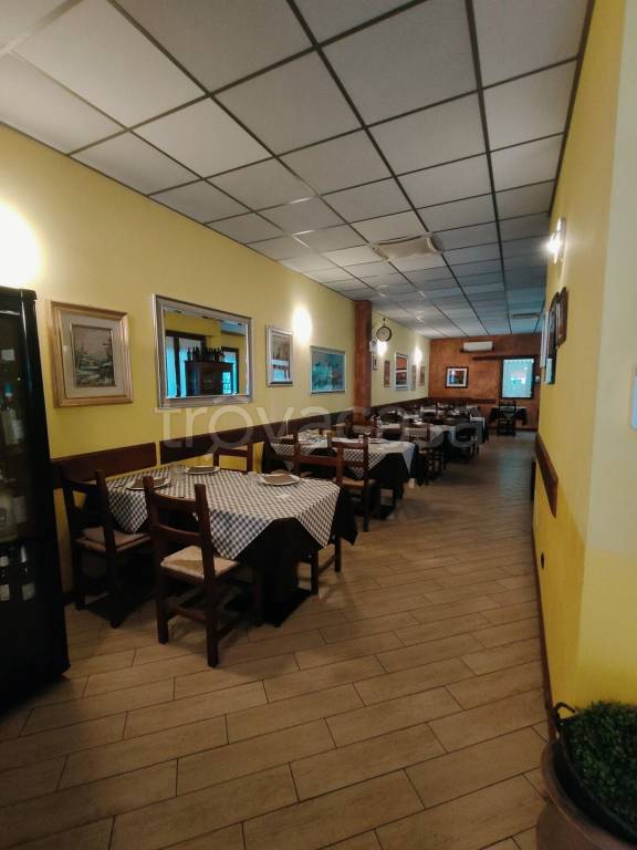 negozio in vendita a Novara in zona zona Agogna - San Paolo