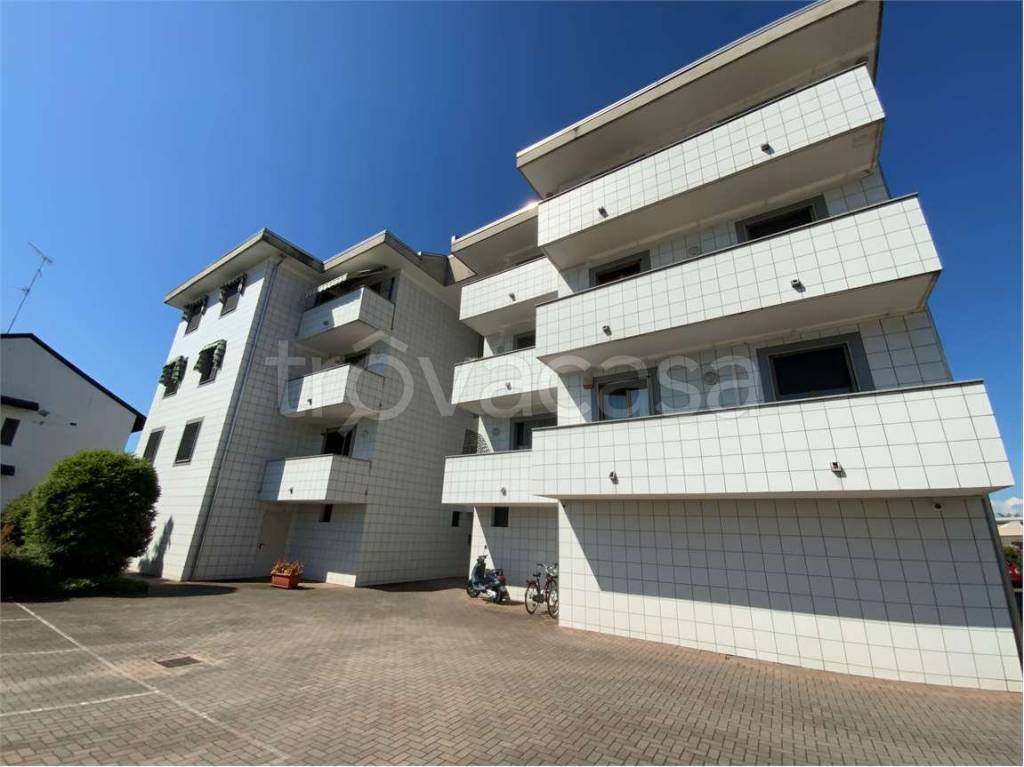 appartamento in vendita a Novara in zona zona Cittadella - Villaggio Dalmazia