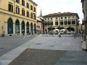 casa indipendente in vendita a Novara in zona Centro Città