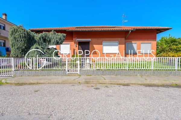 casa indipendente a Novara in zona zona Cittadella - Villaggio Dalmazia