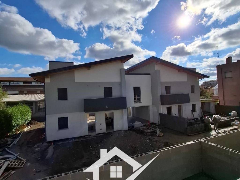 casa indipendente in vendita a Novara in zona zona Sant'Andrea - San Rocco