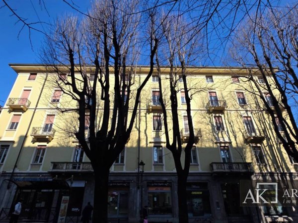 intera palazzina in vendita a Novara in zona Centro Città