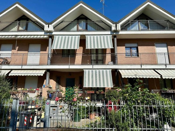 casa indipendente a Novara in zona zona Cittadella - Villaggio Dalmazia