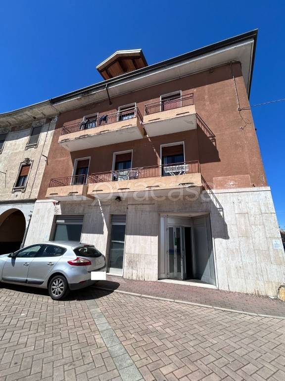 negozio in vendita a Novara in zona Pernate