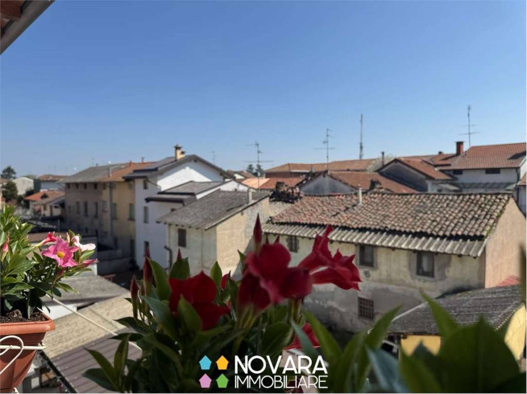 casa indipendente in vendita a Novara in zona Pernate