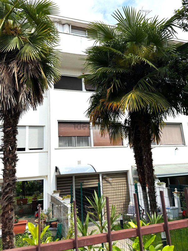 casa indipendente in vendita a Novara