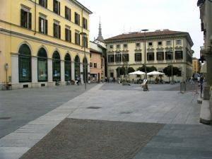 negozio in vendita a Novara in zona Centro Città