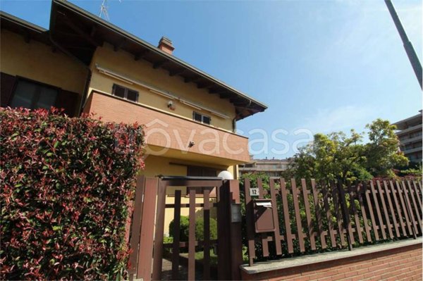 casa indipendente in vendita a Novara in zona zona Bicocca