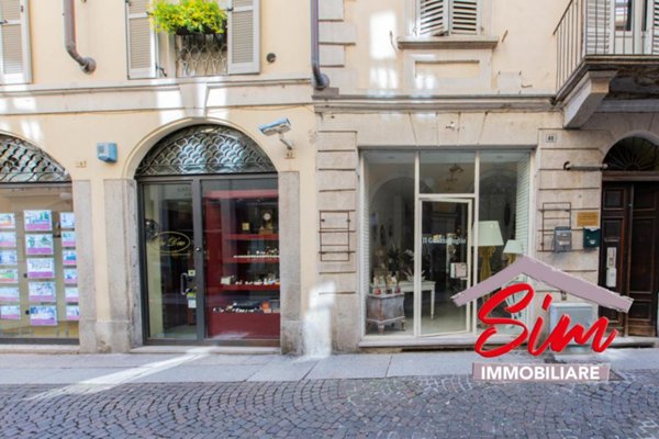 locale commerciale in vendita a Novara in zona Centro Città