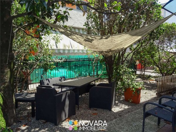 casa indipendente in vendita a Novara