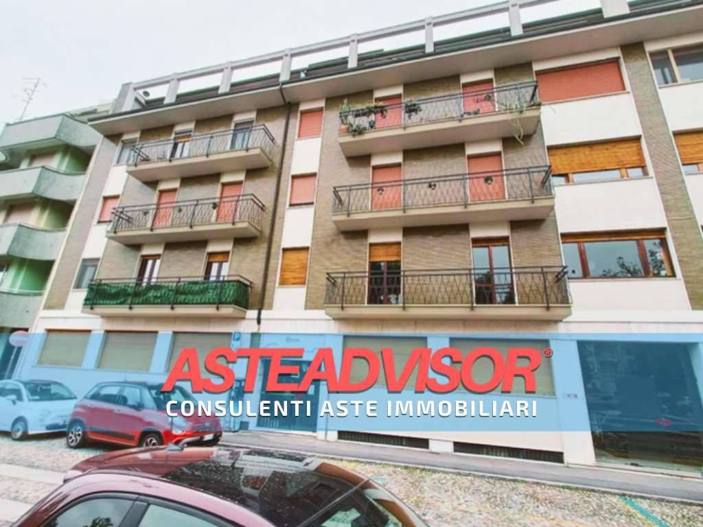 appartamento in vendita a Novara in zona Centro Città