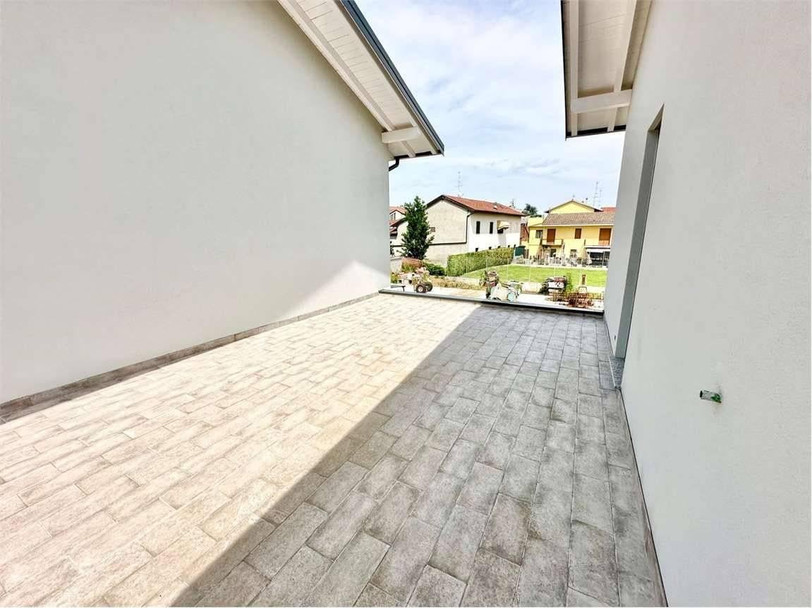 casa indipendente in vendita a Novara in zona Pernate
