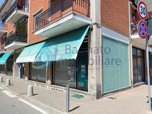 negozio in vendita a Novara in zona Lumellogno