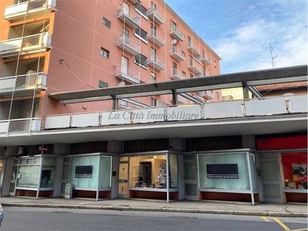 negozio in vendita a Novara in zona zona Sacro Cuore