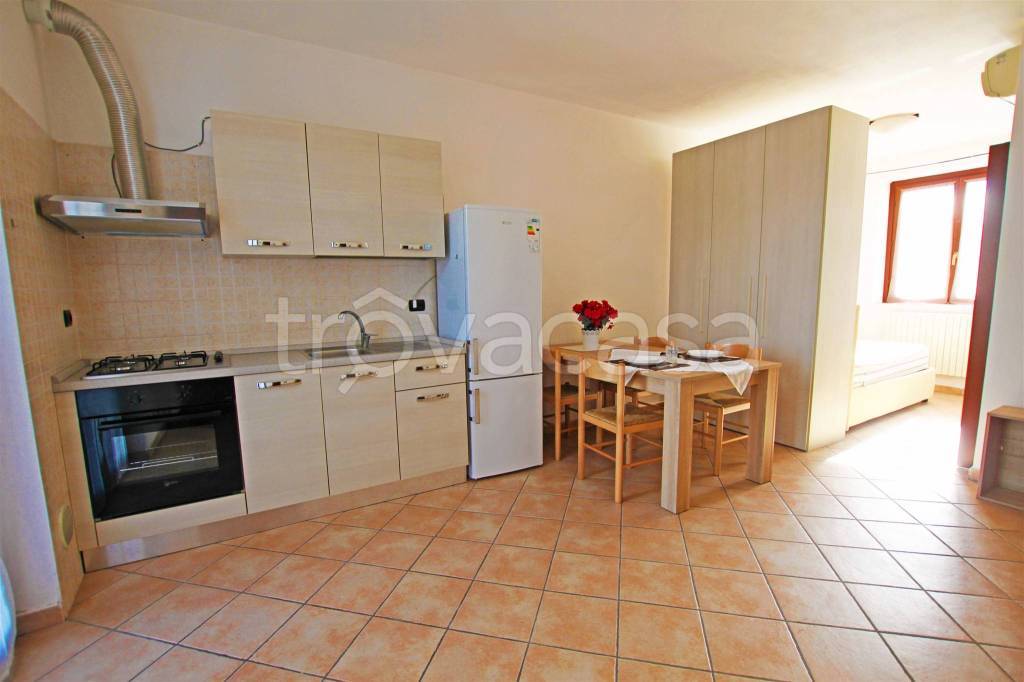 appartamento in vendita a Novara in zona Veveri
