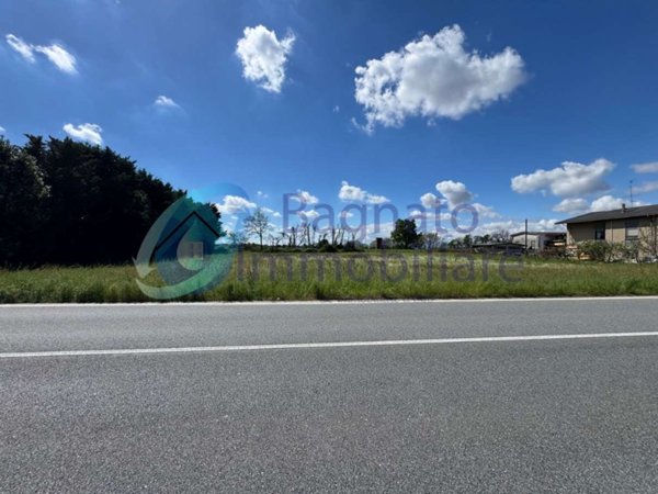 terreno edificabile in vendita a Novara in zona Veveri