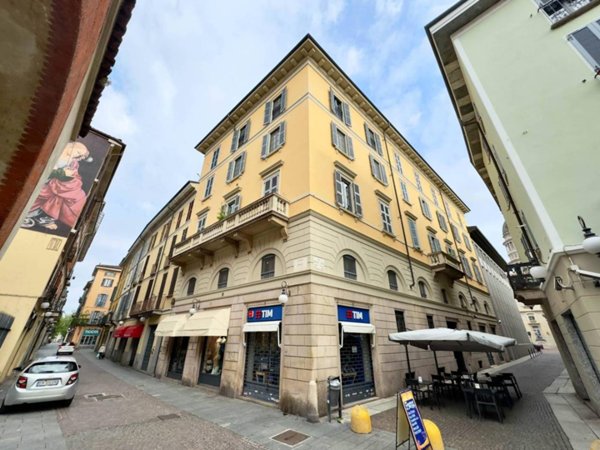 appartamento in vendita a Novara in zona Centro Città