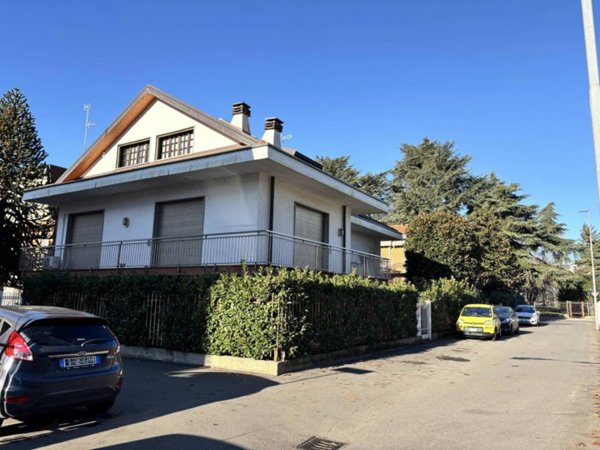 casa indipendente in vendita a Novara in zona Zona Santa Rita
