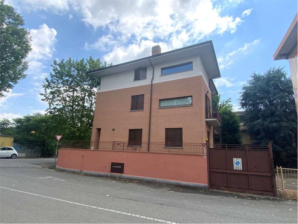 casa indipendente in vendita a Novara in zona zona San Martino