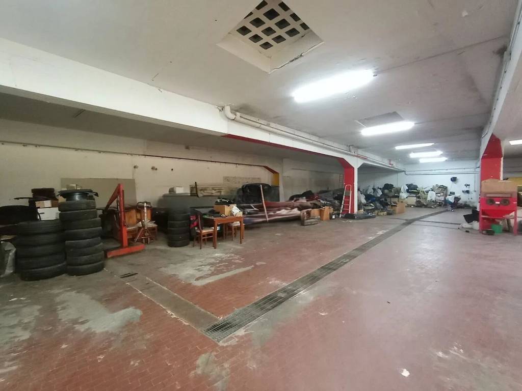 negozio in vendita a Novara in zona zona San Martino