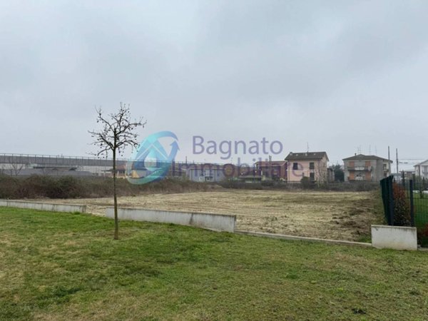 terreno edificabile in vendita a Novara in zona Vignale