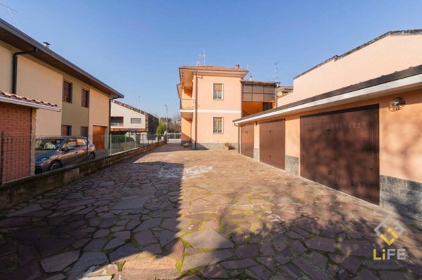 casa indipendente in vendita a Novara in zona Pernate