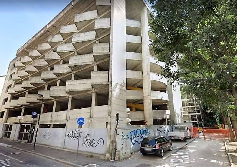 negozio in vendita a Novara in zona Centro Città