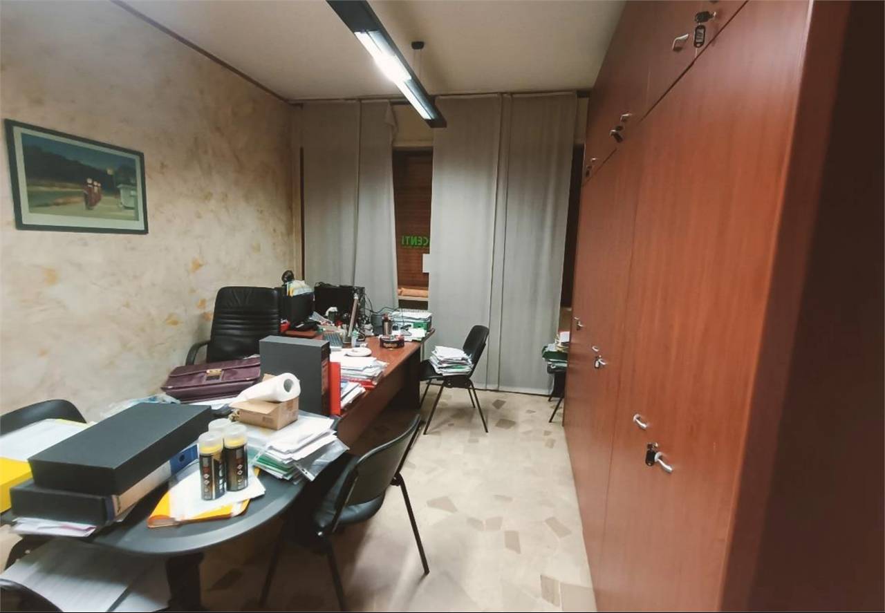 ufficio in vendita a Novara in zona Centro Città