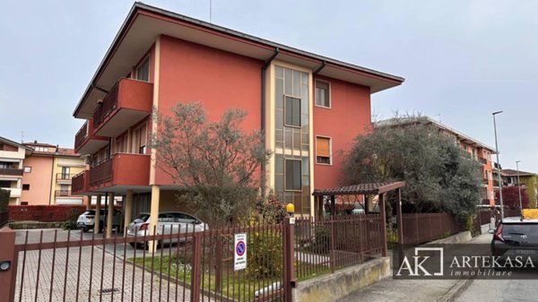 appartamento in vendita a Novara in zona Zona Santa Rita
