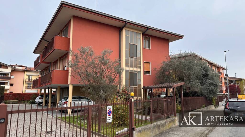 appartamento in vendita a Novara in zona Zona Santa Rita