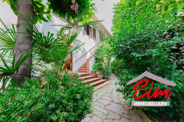 casa indipendente in vendita a Novara in zona Zona Santa Rita