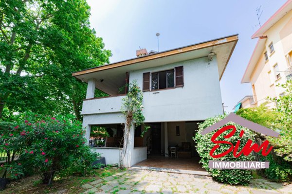 casa indipendente in vendita a Novara in zona Zona Santa Rita