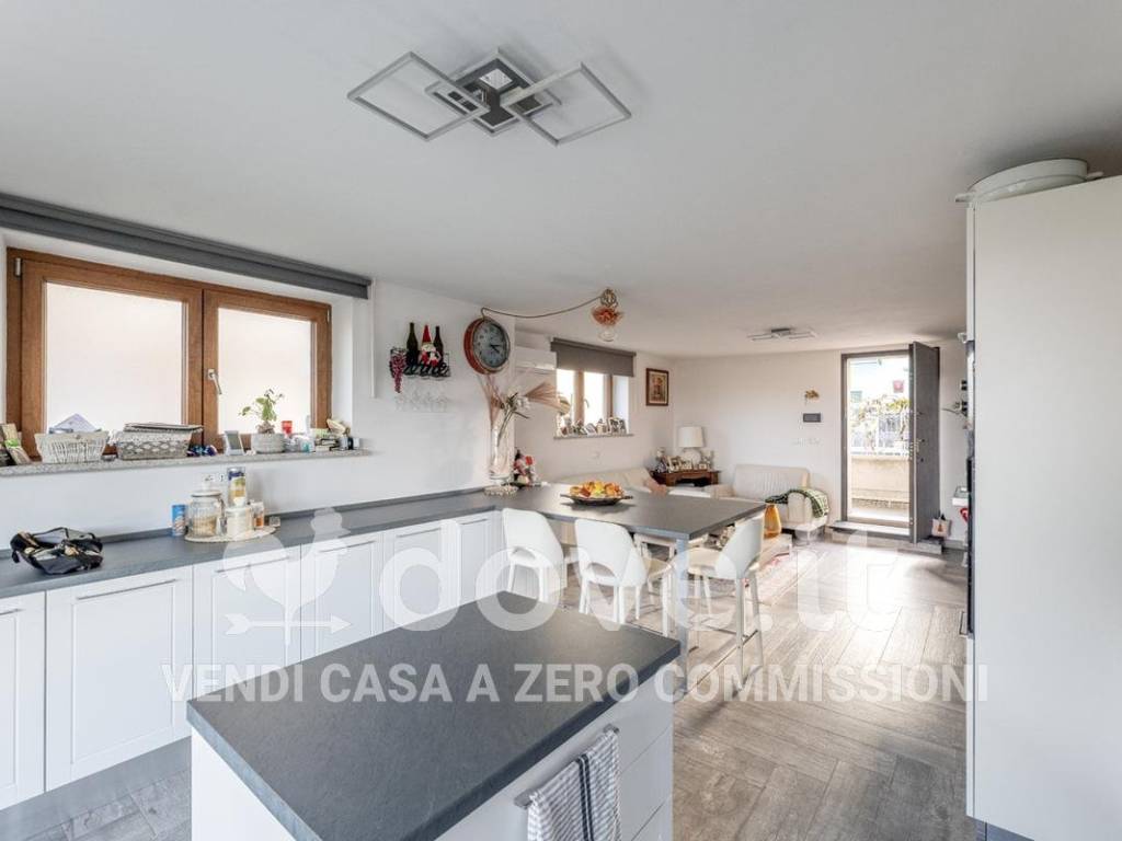 casa indipendente a Novara in zona zona Cittadella - Villaggio Dalmazia