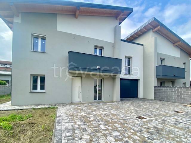 casa indipendente in vendita a Novara