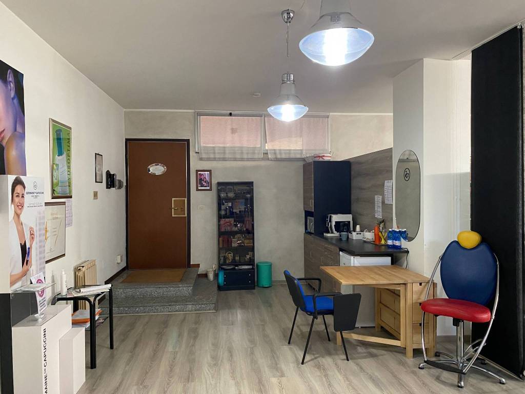 negozio in vendita a Novara in zona zona Sacro Cuore