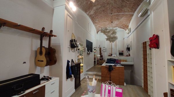 negozio in vendita a Novara