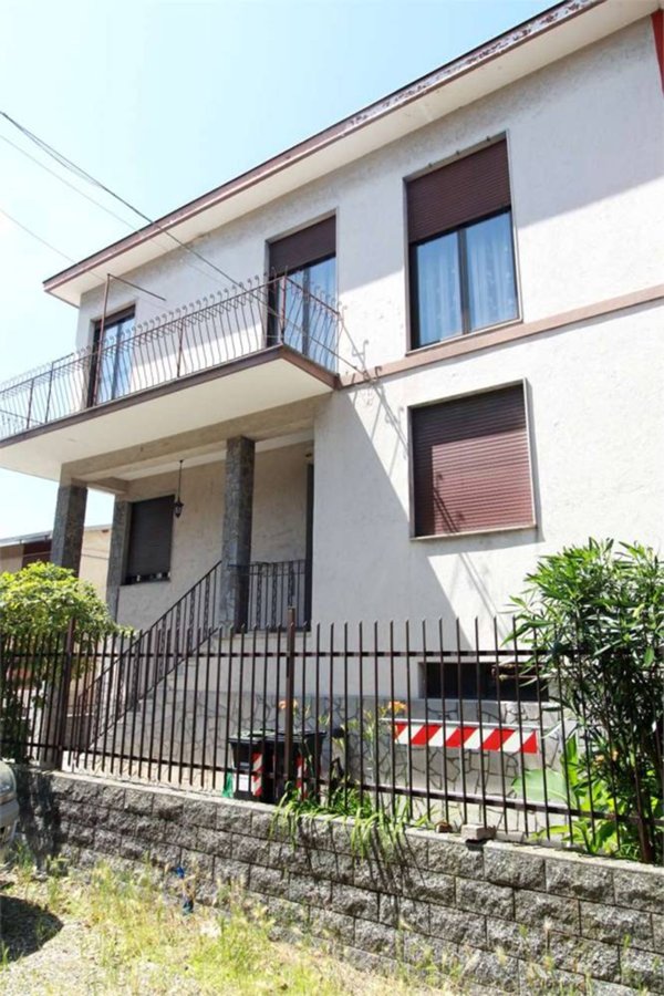 casa indipendente in vendita a Novara in zona Zona Santa Rita