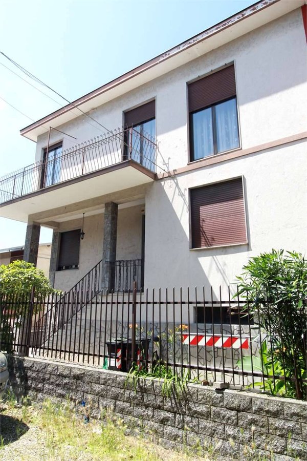 casa indipendente in vendita a Novara in zona Zona Santa Rita