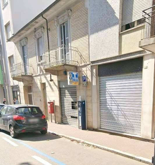 negozio in vendita a Novara in zona zona Bicocca