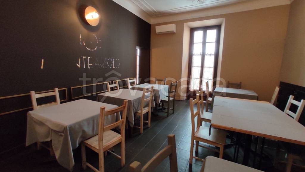 negozio in vendita a Novara in zona Centro Città