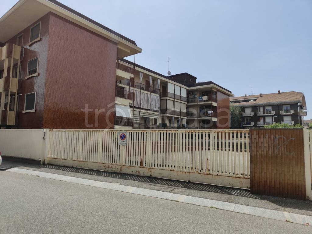 locale commerciale a Novara in zona zona Cittadella - Villaggio Dalmazia