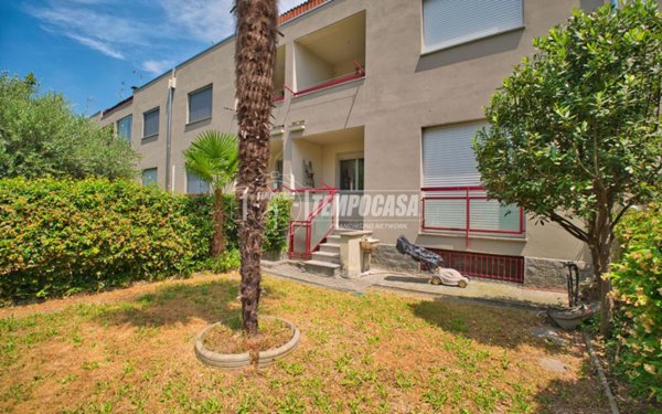 casa indipendente a Novara in zona zona Cittadella - Villaggio Dalmazia