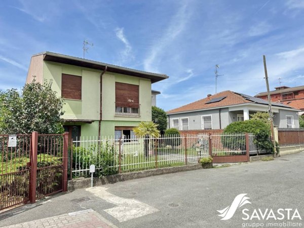 casa indipendente in vendita a Novara in zona Veveri