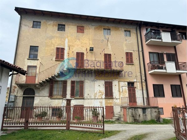 casale in vendita a Novara in zona Lumellogno